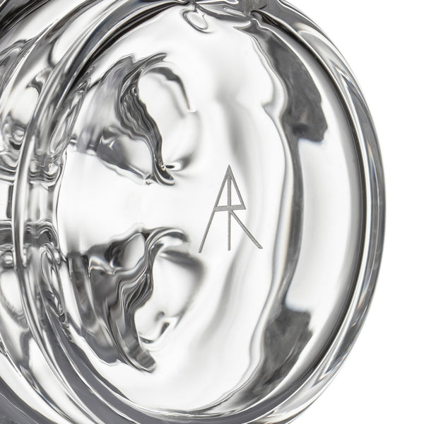 Quadra Peak Attachment: Close-up of ripple-shaped glass with etched AR logo, showcasing its sleek, modern design for e-rig compatibility and enhanced aesthetics.