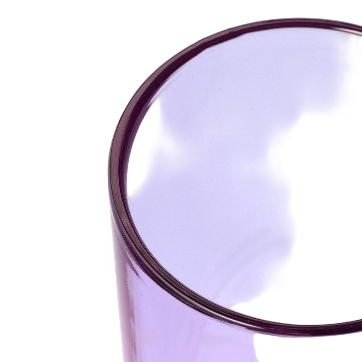 Close-up of the Vesper Gravity Bong's translucent rim, showcasing its elegant design and premium borosilicate glass construction for smooth, effortless pulls.