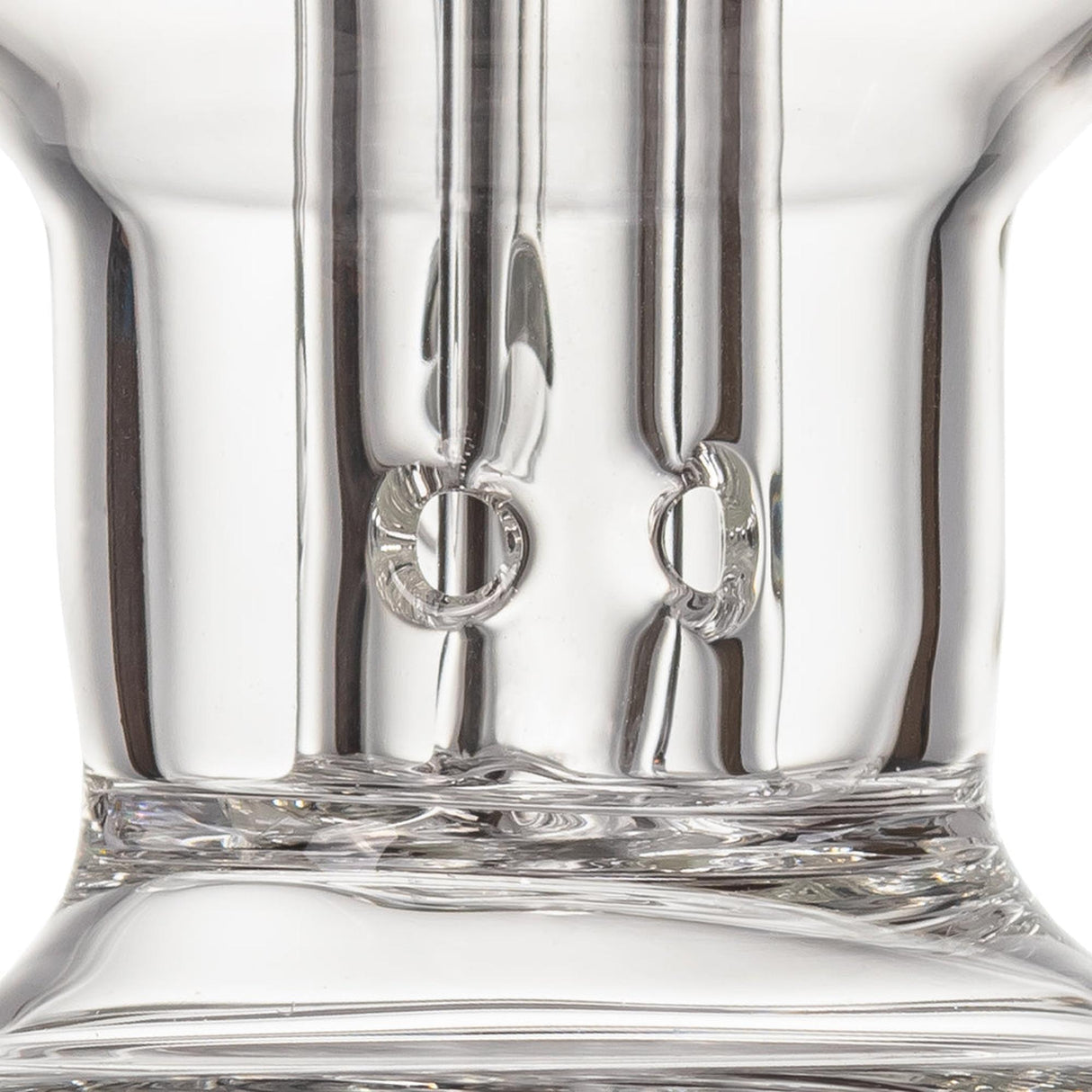 Close-up of Fabcycler Focus V Carta Top, showcasing glass tubing with diffuser holes, illustrating its fab egg diffusion and recycler design for smoother vapor.