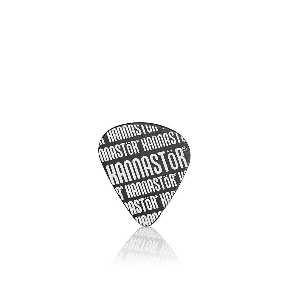 2.2 Kannastör MultiChamber Grinder - Silver, triangular guitar pick with “KANNASTÖR” pattern, dark color, rounded corners, on white background, showcasing brand identity.